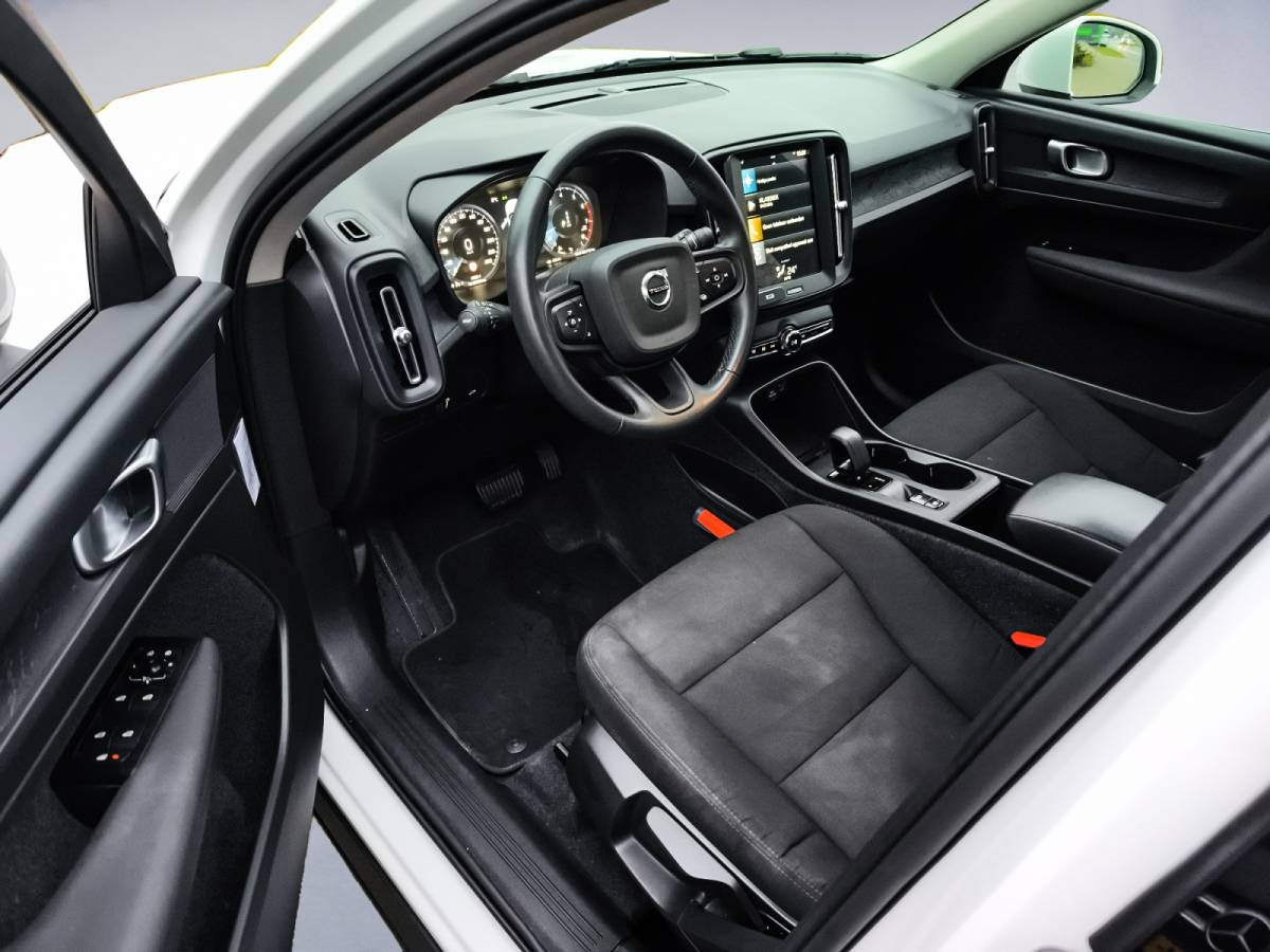 Volvo XC40 Volvo XC40 1.5 T2 Momentum Core 1e-Eig. & Dealer-Onderh. BOVAG-Garantie. NL-Auto.