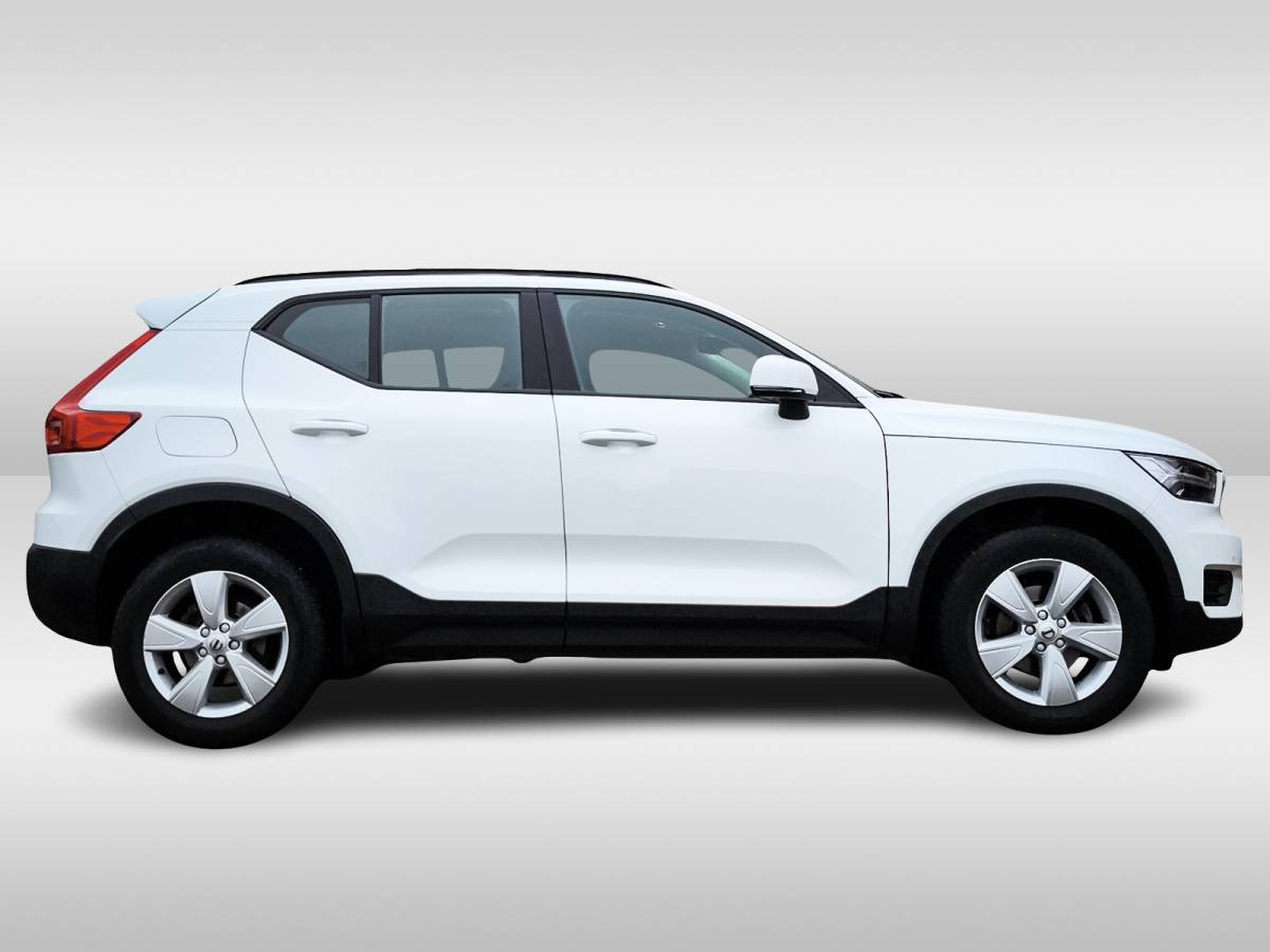 Volvo XC40 Volvo XC40 1.5 T2 Momentum Core 1e-Eig. & Dealer-Onderh. BOVAG-Garantie. NL-Auto.