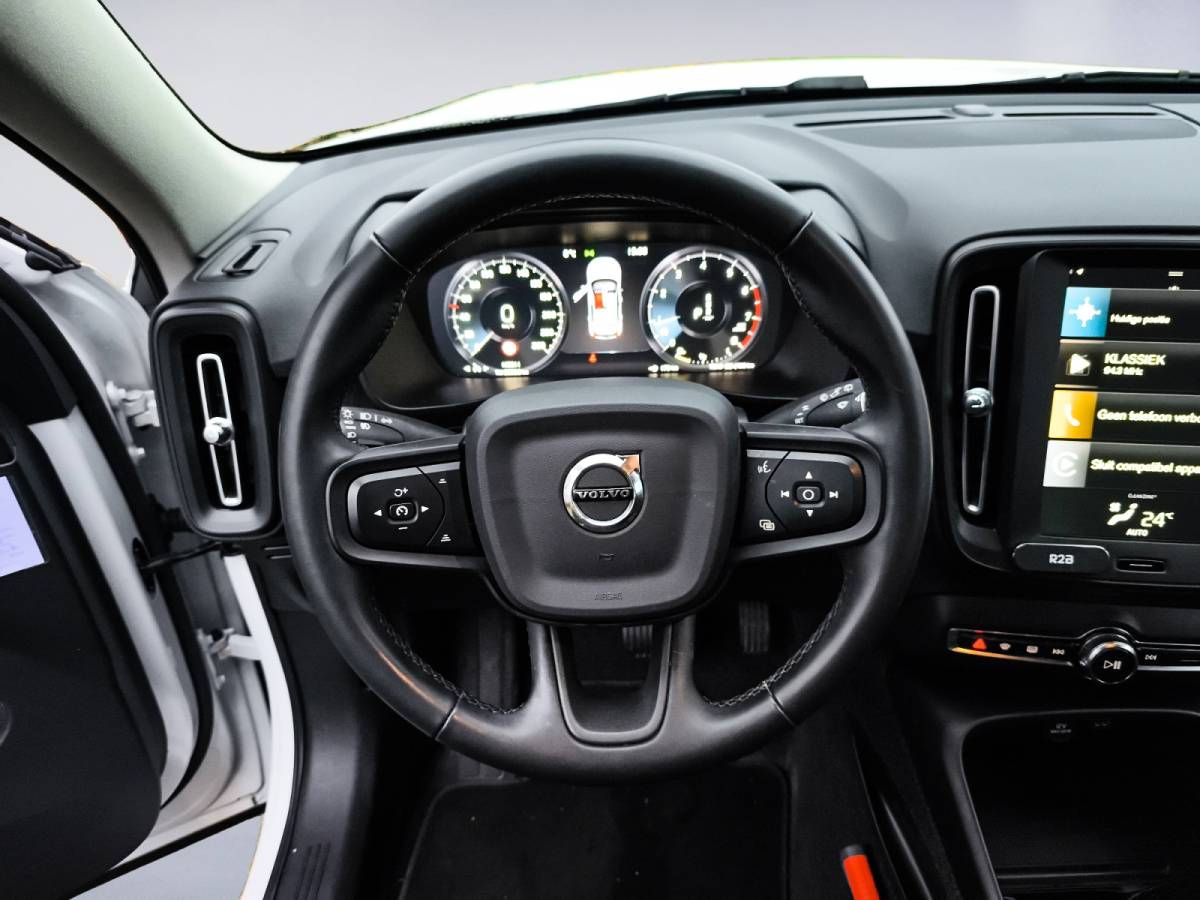 Volvo XC40 Volvo XC40 1.5 T2 Momentum Core 1e-Eig. & Dealer-Onderh. BOVAG-Garantie. NL-Auto.