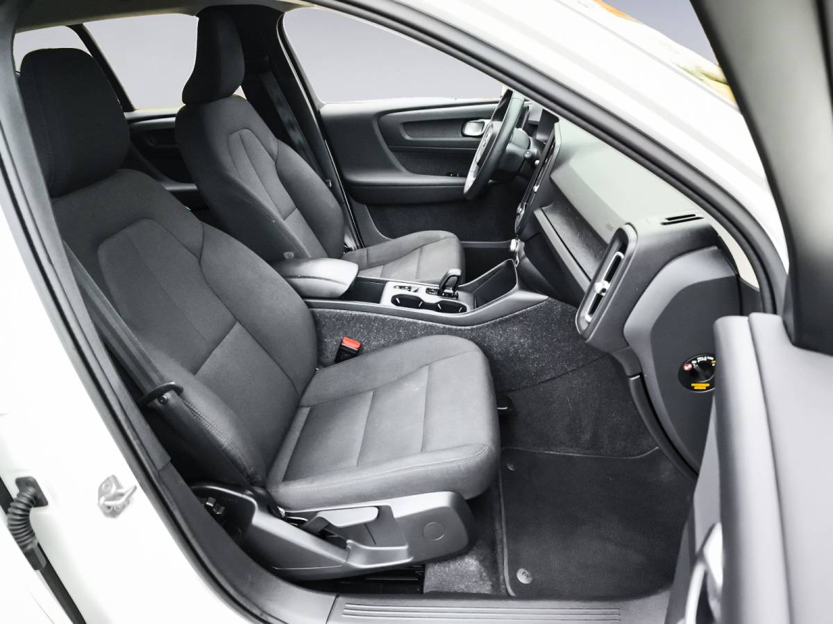 Volvo XC40 Volvo XC40 1.5 T2 Momentum Core 1e-Eig. & Dealer-Onderh. BOVAG-Garantie. NL-Auto.