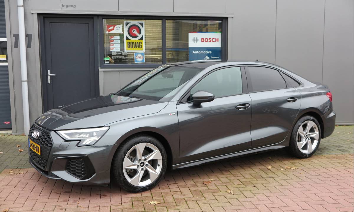 Audi A3 Audi A3 Limousine 35 TFSI  150pk S-Tronic 2x S-Line Edition Virtual cockpit, Stoelverwarming, Privacy glass, DAB+ , Carplay , etc. .