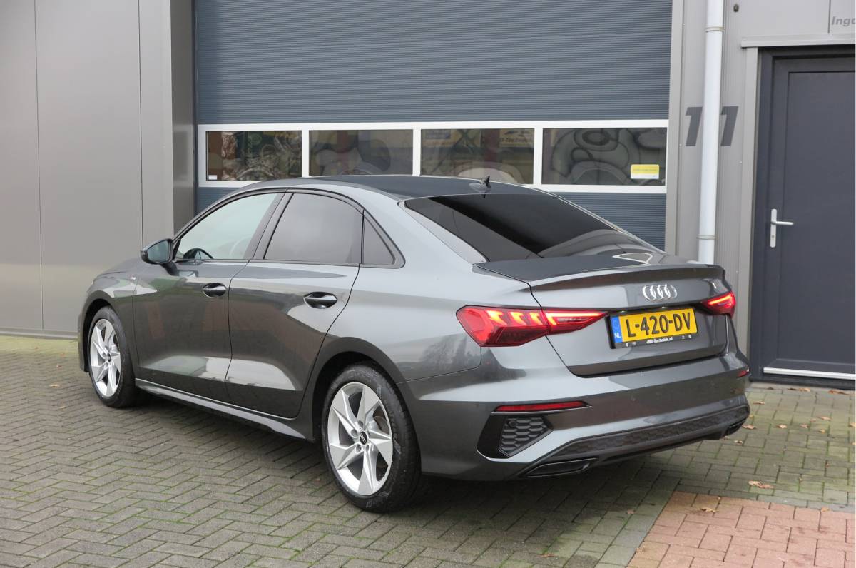 Audi A3 Audi A3 Limousine 35 TFSI  150pk S-Tronic 2x S-Line Edition Virtual cockpit, Stoelverwarming, Privacy glass, DAB+ , Carplay , etc. .