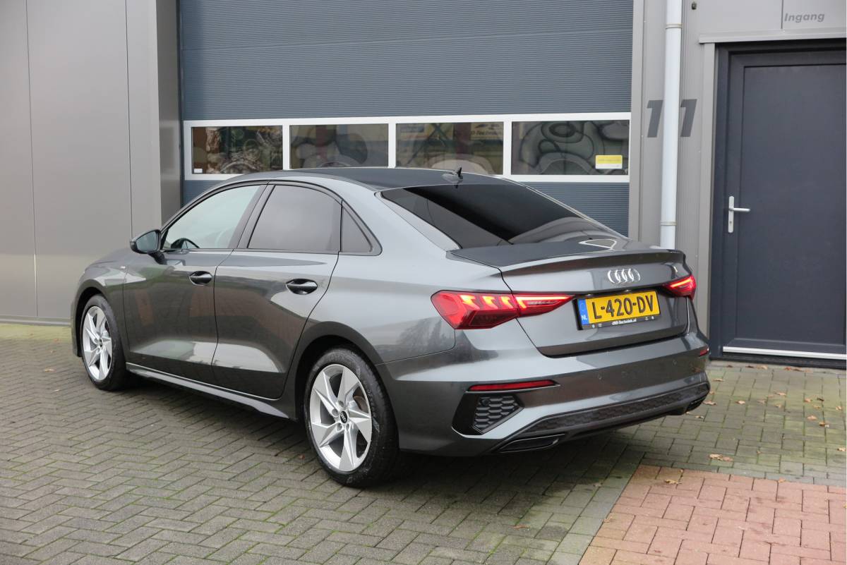 Audi A3 Audi A3 Limousine 35 TFSI  150pk S-Tronic 2x S-Line Edition Virtual cockpit, Stoelverwarming, Privacy glass, DAB+ , Carplay , etc. .
