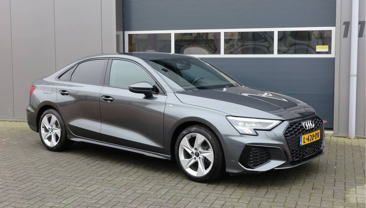 Audi A3 Audi A3 Limousine 35 TFSI  150pk S-Tronic 2x S-Line Edition Virtual cockpit, Stoelverwarming, Privacy glass, DAB+ , Carplay , etc. .