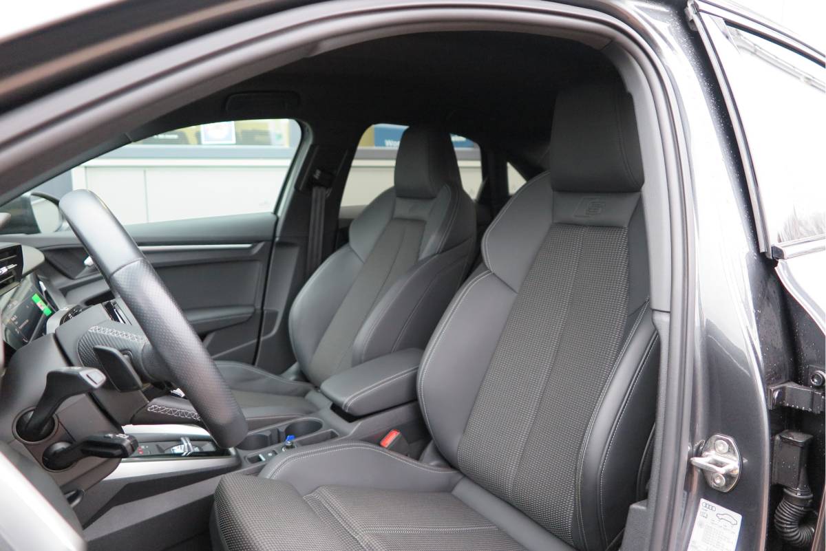Audi A3 Audi A3 Limousine 35 TFSI  150pk S-Tronic 2x S-Line Edition Virtual cockpit, Stoelverwarming, Privacy glass, DAB+ , Carplay , etc. .