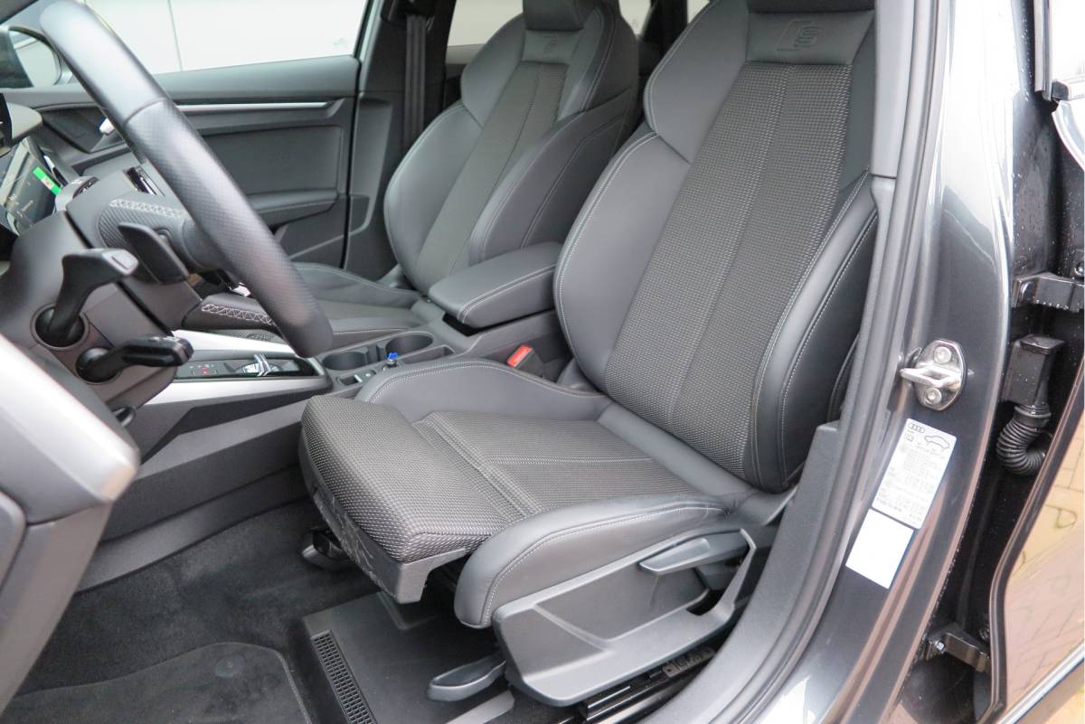 Audi A3 Audi A3 Limousine 35 TFSI  150pk S-Tronic 2x S-Line Edition Virtual cockpit, Stoelverwarming, Privacy glass, DAB+ , Carplay , etc. .