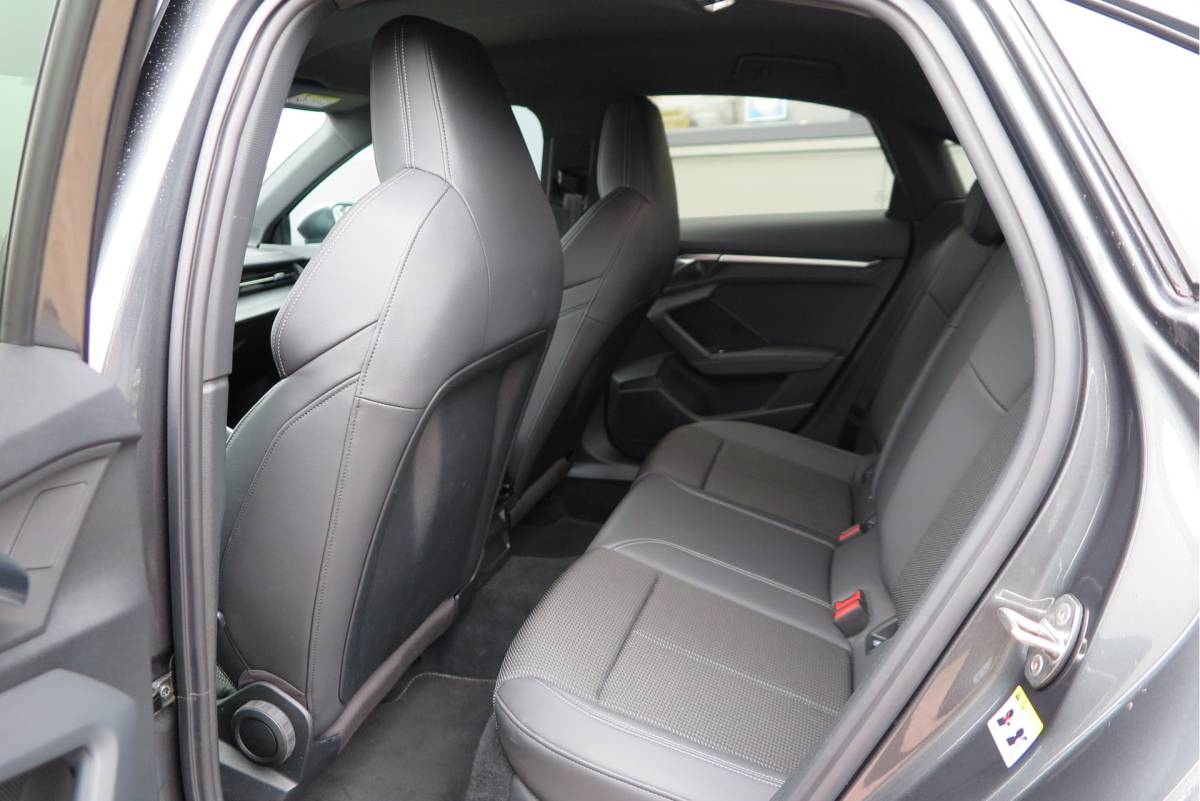 Audi A3 Audi A3 Limousine 35 TFSI  150pk S-Tronic 2x S-Line Edition Virtual cockpit, Stoelverwarming, Privacy glass, DAB+ , Carplay , etc. .