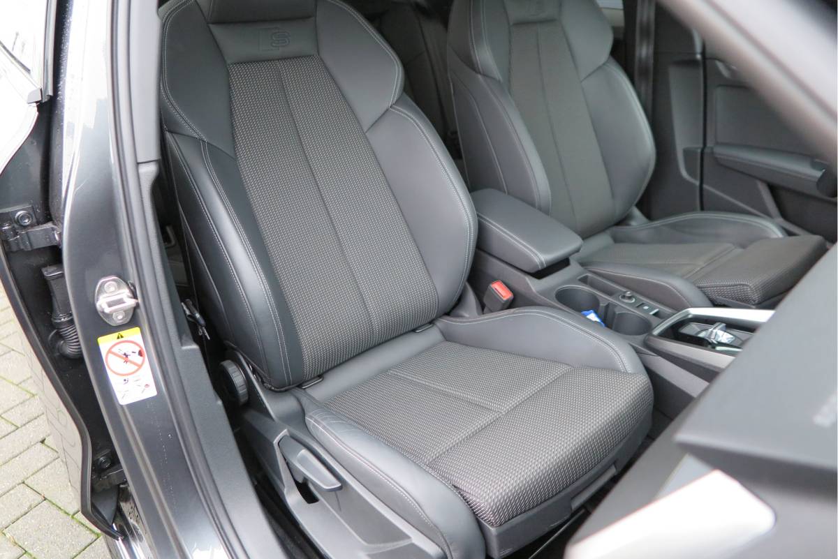 Audi A3 Audi A3 Limousine 35 TFSI  150pk S-Tronic 2x S-Line Edition Virtual cockpit, Stoelverwarming, Privacy glass, DAB+ , Carplay , etc. .