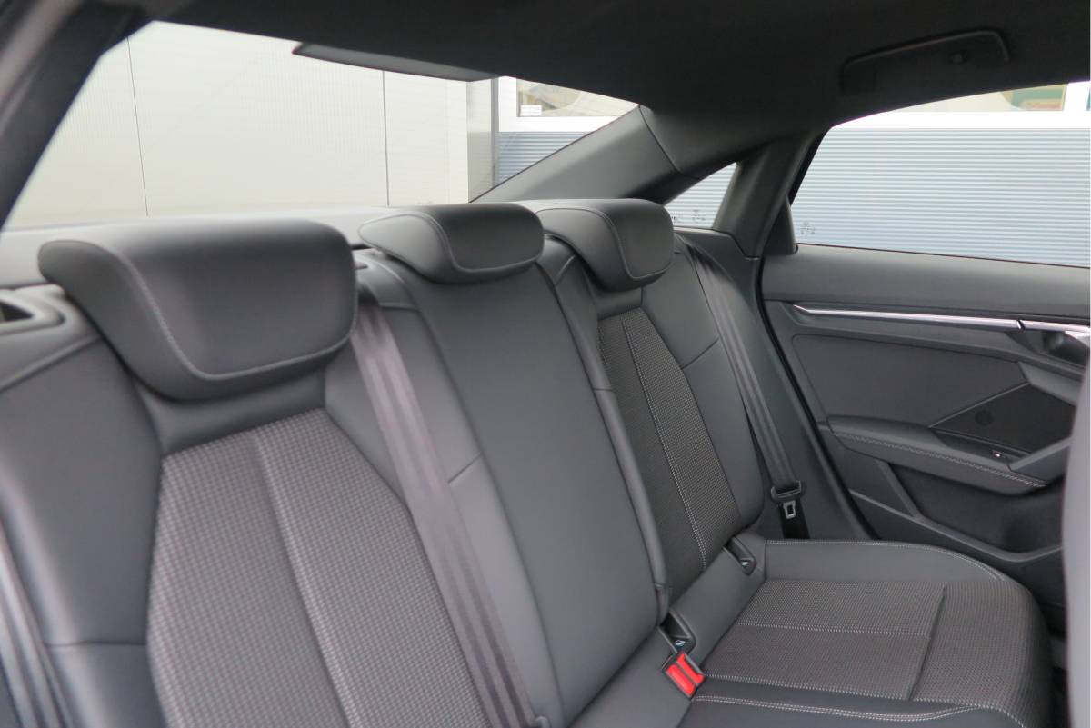 Audi A3 Audi A3 Limousine 35 TFSI  150pk S-Tronic 2x S-Line Edition Virtual cockpit, Stoelverwarming, Privacy glass, DAB+ , Carplay , etc. .