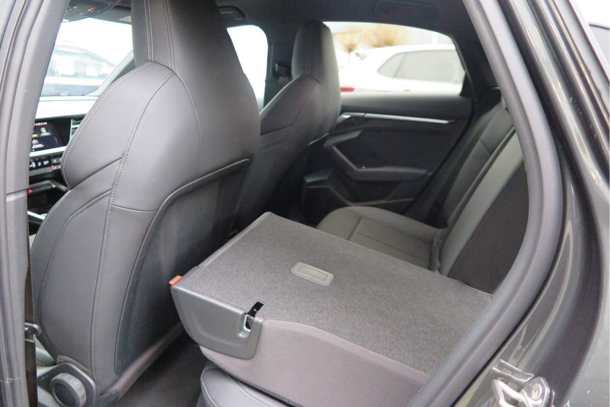 Audi A3 Audi A3 Limousine 35 TFSI  150pk S-Tronic 2x S-Line Edition Virtual cockpit, Stoelverwarming, Privacy glass, DAB+ , Carplay , etc. .