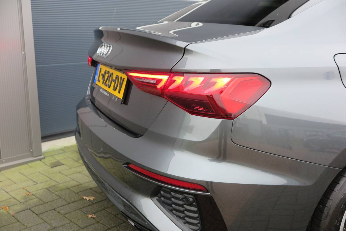 Audi A3 Audi A3 Limousine 35 TFSI  150pk S-Tronic 2x S-Line Edition Virtual cockpit, Stoelverwarming, Privacy glass, DAB+ , Carplay , etc. .