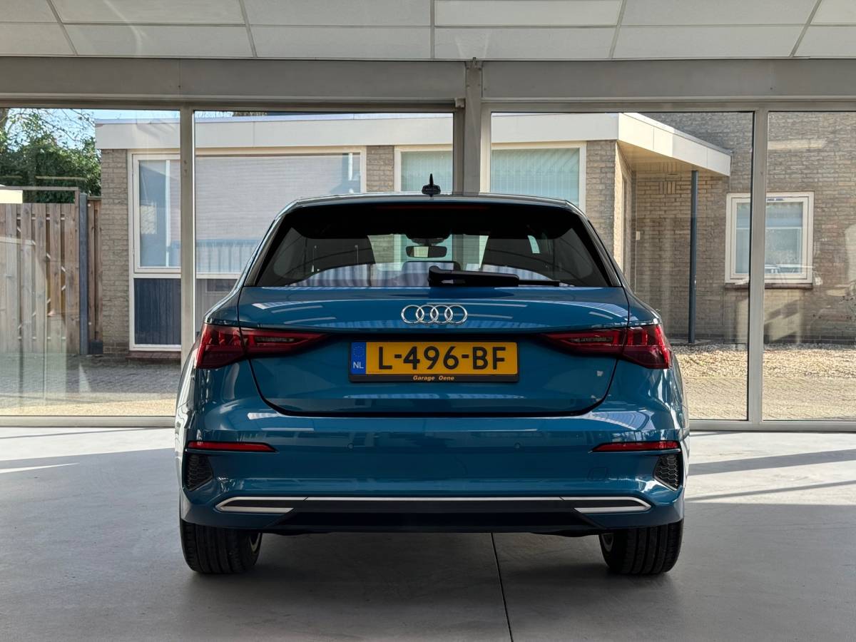 Audi A3 Audi A3 Sportback 35 TFSI Business edition Mild Hybride|Trekhaak afneembaar|Carplay|Navigatie|