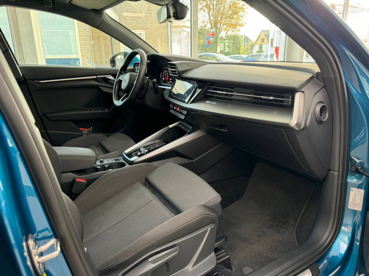 Audi A3 Audi A3 Sportback 35 TFSI Business edition Mild Hybride|Trekhaak afneembaar|Carplay|Navigatie|