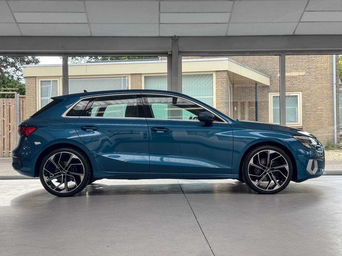 Audi A3 Audi A3 Sportback 35 TFSI Business edition Mild Hybride|Trekhaak afneembaar|Carplay|Navigatie|