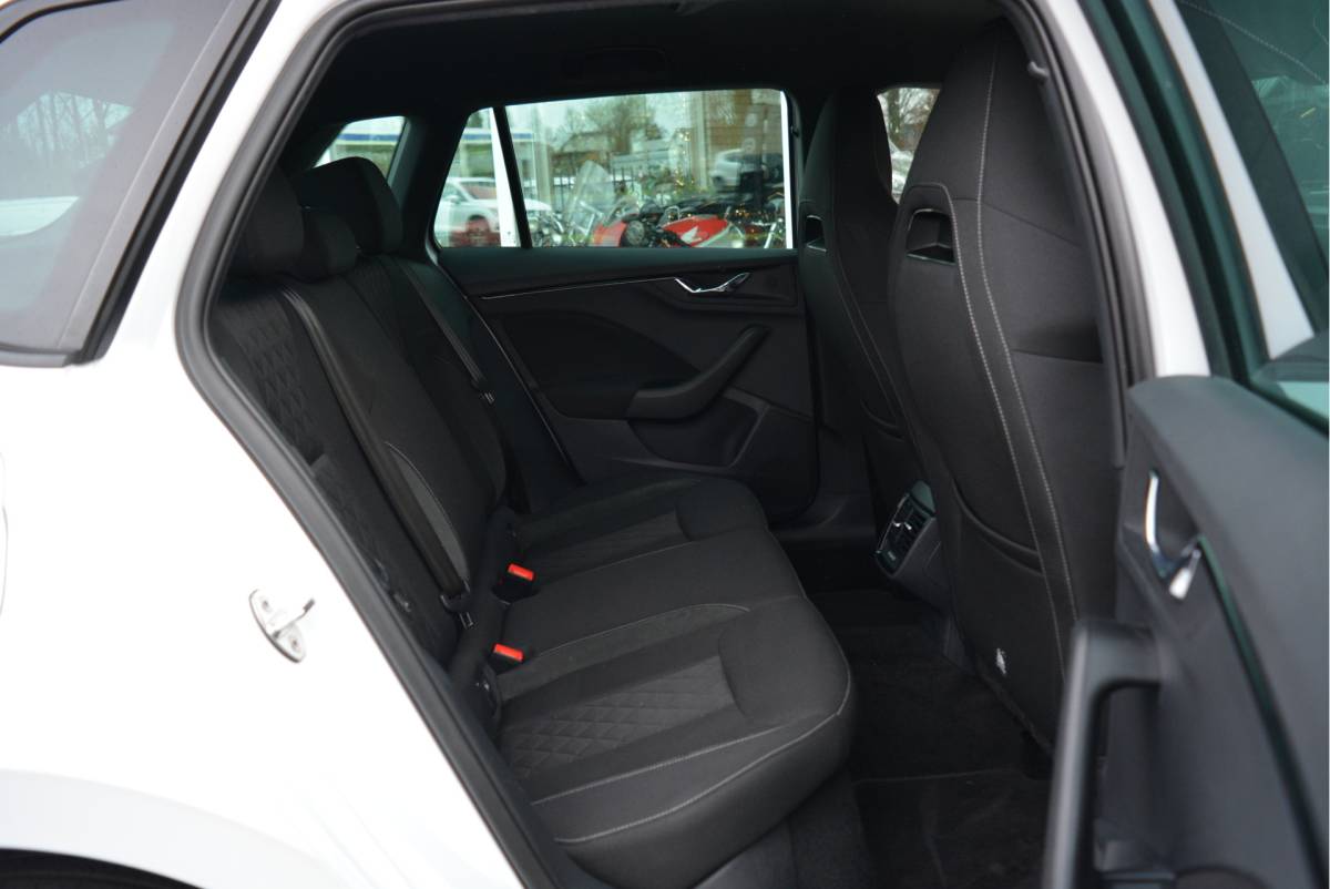 Škoda Kamiq ŠKODA Kamiq 1.0 116PK TSI Sport Business | Stoel VW | CarPlay | PDC | Orig. NL | NAP |