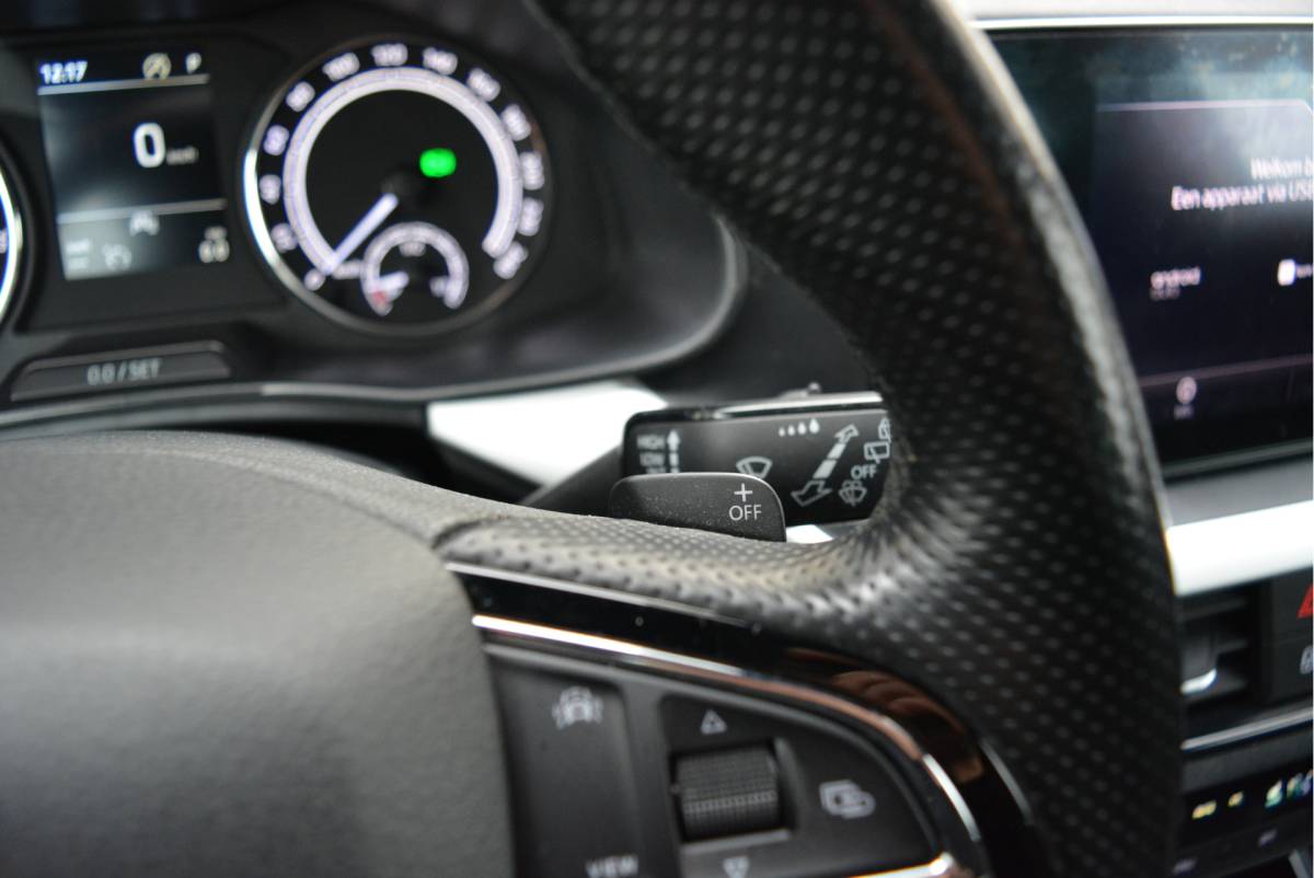 Škoda Kamiq ŠKODA Kamiq 1.0 116PK TSI Sport Business | Stoel VW | CarPlay | PDC | Orig. NL | NAP |