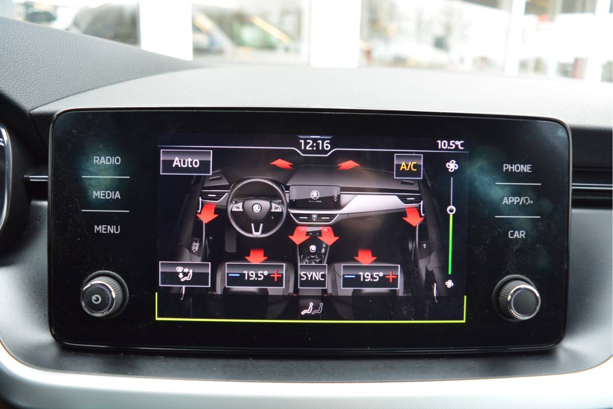 Škoda Kamiq ŠKODA Kamiq 1.0 116PK TSI Sport Business | Stoel VW | CarPlay | PDC | Orig. NL | NAP |