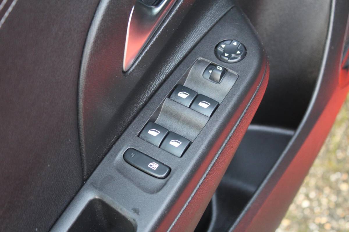 Opel Corsa Opel Corsa 1.2 Elegance 100PK Automaat | Airco | Lichtmetalen velgen | Airco