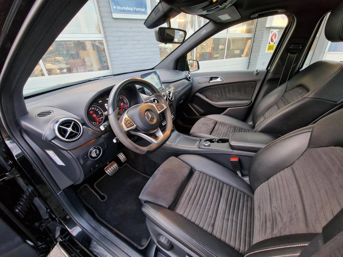 Mercedes-Benz B-Klasse Mercedes B-klasse 180 Business Solution AMG Upgrade Edition|Pano|Sfeer|Trekhaak|LED|50.904KM|Camera|