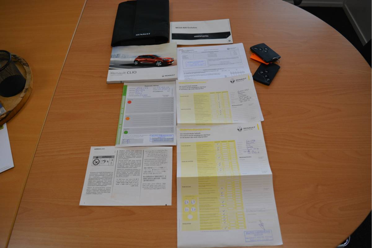 Renault Clio Renault Clio Estate 0.9 TCe Limited | Cruise | PDC | Orig. NL | NAP |