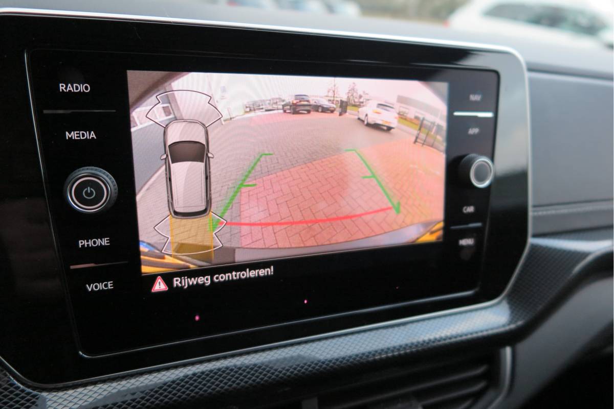 Volkswagen T-Cross Volkswagen T-Cross 1.0 TSI 116pk DSG R-Line, Virtual cockpit, Camera , Stoelverwarming, Navigatie , Led, LMV etc. (fabrieksgarantie t/m 01-2027)