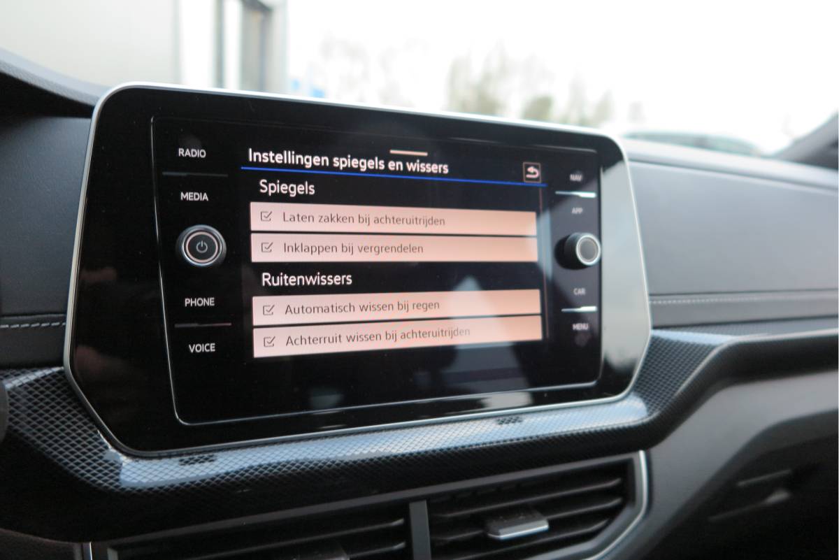 Volkswagen T-Cross Volkswagen T-Cross 1.0 TSI 116pk DSG R-Line, Virtual cockpit, Camera , Stoelverwarming, Navigatie , Led, LMV etc. (fabrieksgarantie t/m 01-2027)