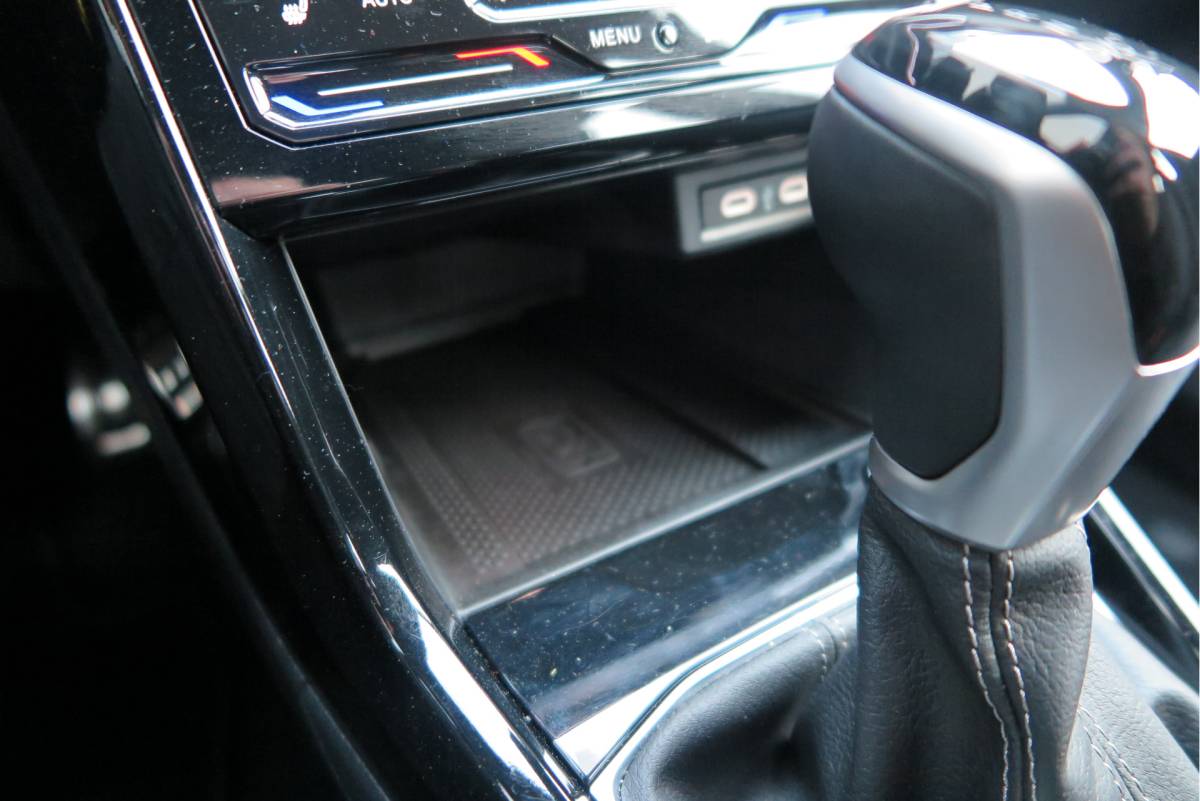 Volkswagen T-Cross Volkswagen T-Cross 1.0 TSI 116pk DSG R-Line, Virtual cockpit, Camera , Stoelverwarming, Navigatie , Led, LMV etc. (fabrieksgarantie t/m 01-2027)