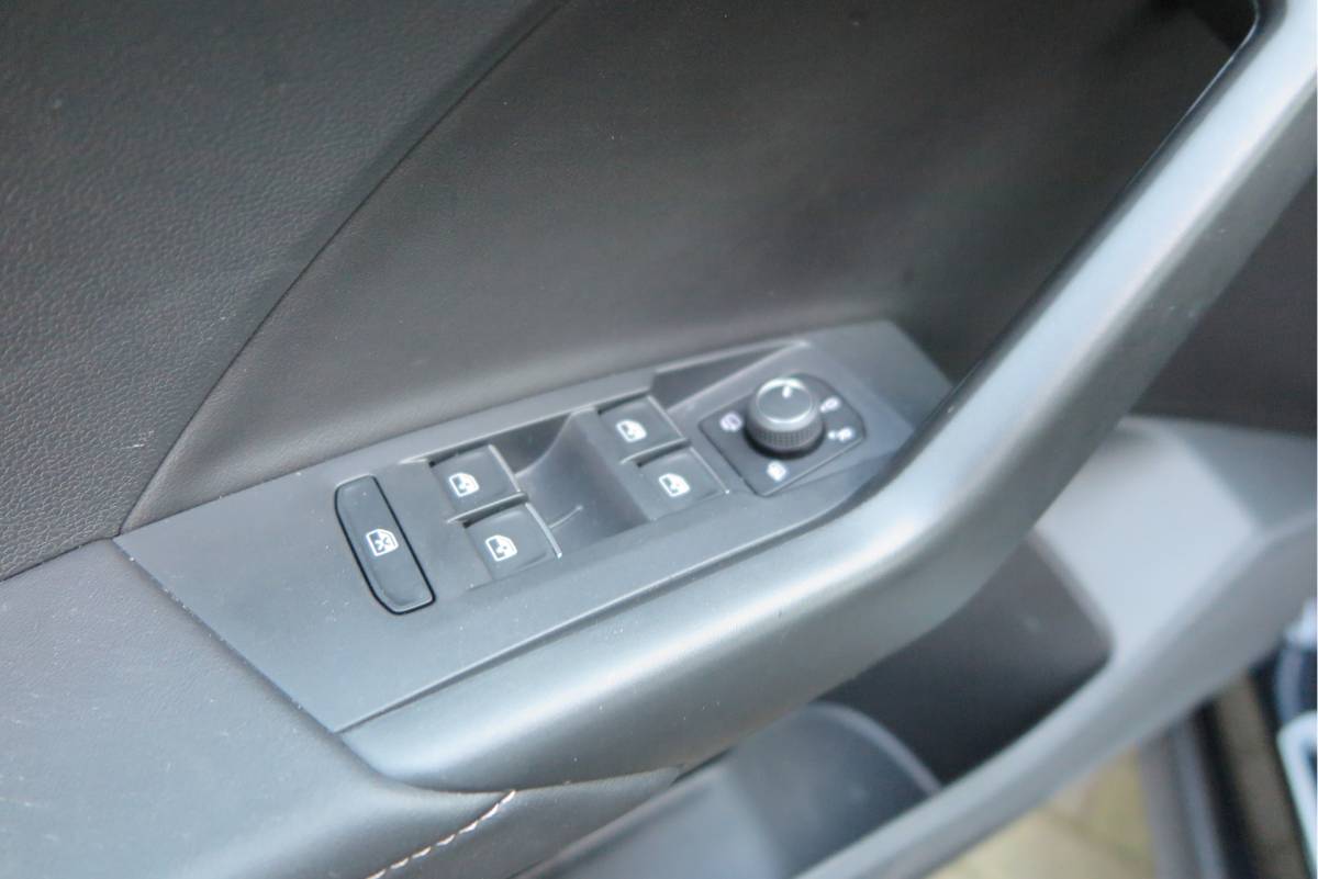 Volkswagen T-Cross Volkswagen T-Cross 1.0 TSI 116pk DSG R-Line, Virtual cockpit, Camera , Stoelverwarming, Navigatie , Led, LMV etc. (fabrieksgarantie t/m 01-2027)