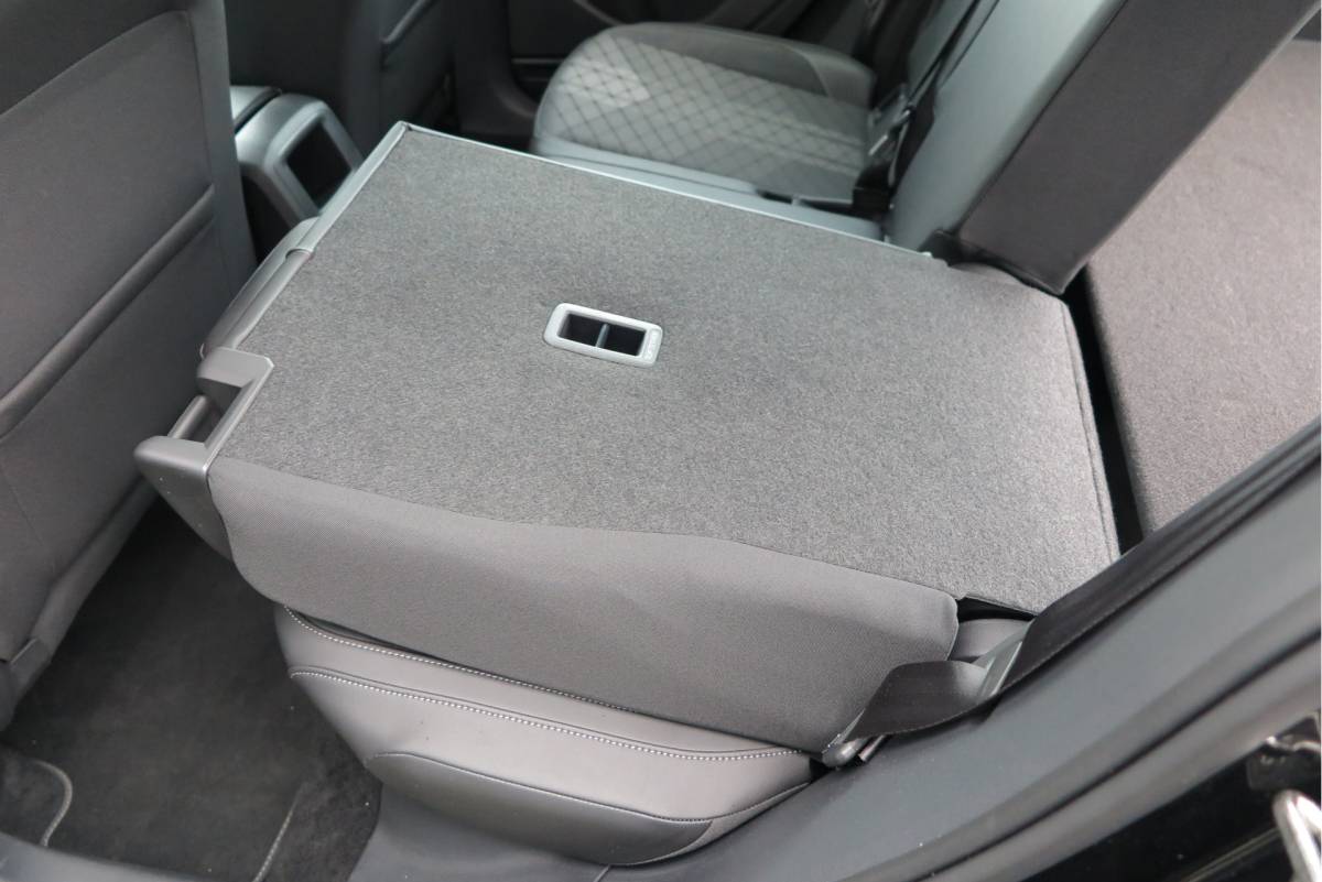 Volkswagen T-Cross Volkswagen T-Cross 1.0 TSI 116pk DSG R-Line, Virtual cockpit, Camera , Stoelverwarming, Navigatie , Led, LMV etc. (fabrieksgarantie t/m 01-2027)