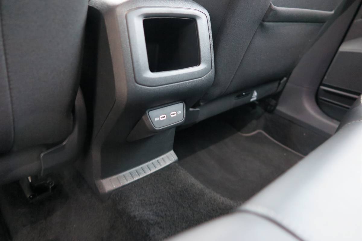 Volkswagen T-Cross Volkswagen T-Cross 1.0 TSI 116pk DSG R-Line, Virtual cockpit, Camera , Stoelverwarming, Navigatie , Led, LMV etc. (fabrieksgarantie t/m 01-2027)