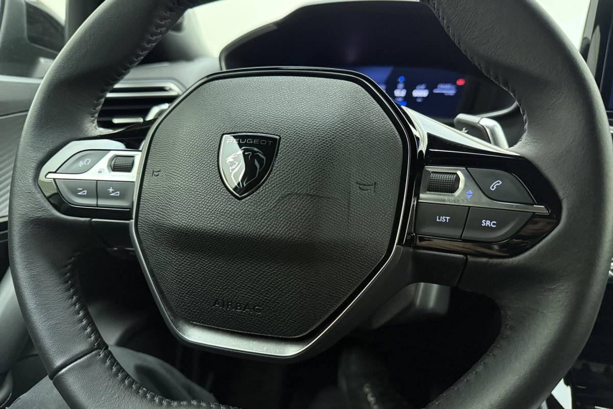 Peugeot 2008 Peugeot 2008 1.2 Hybrid 136 Allure | Achteruitrijcamera | Cruise control | keyless entry | Navigatie | Extra getint |