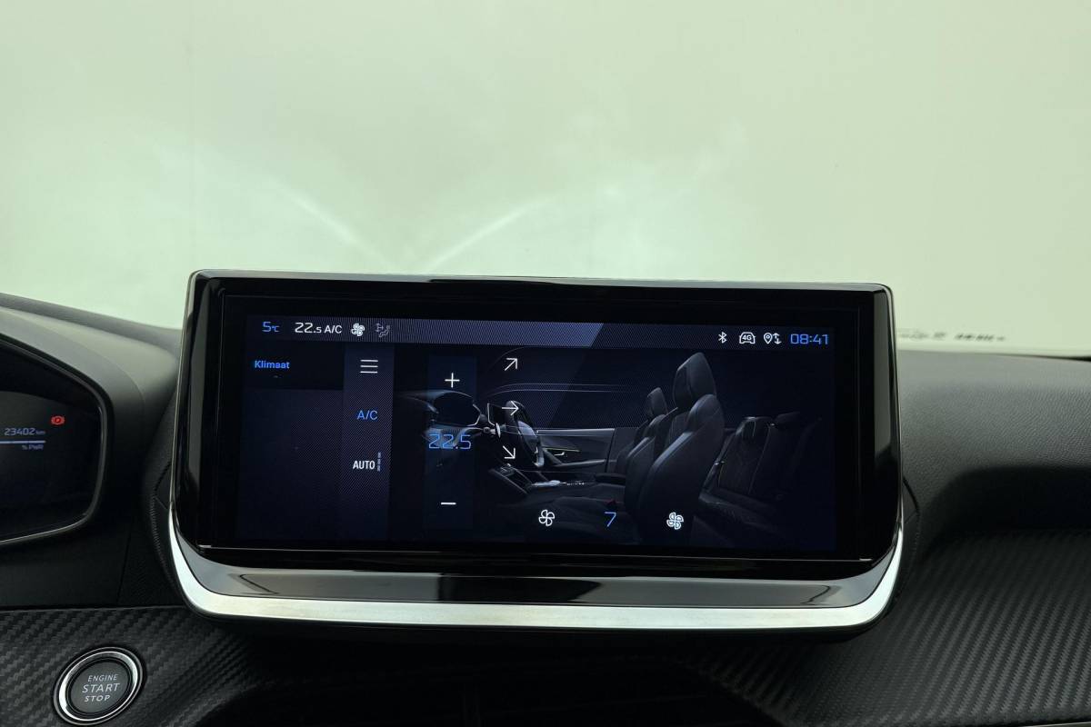 Peugeot 2008 Peugeot 2008 1.2 Hybrid 136 Allure | Achteruitrijcamera | Cruise control | keyless entry | Navigatie | Extra getint |