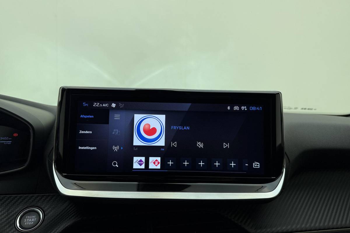 Peugeot 2008 Peugeot 2008 1.2 Hybrid 136 Allure | Achteruitrijcamera | Cruise control | keyless entry | Navigatie | Extra getint |