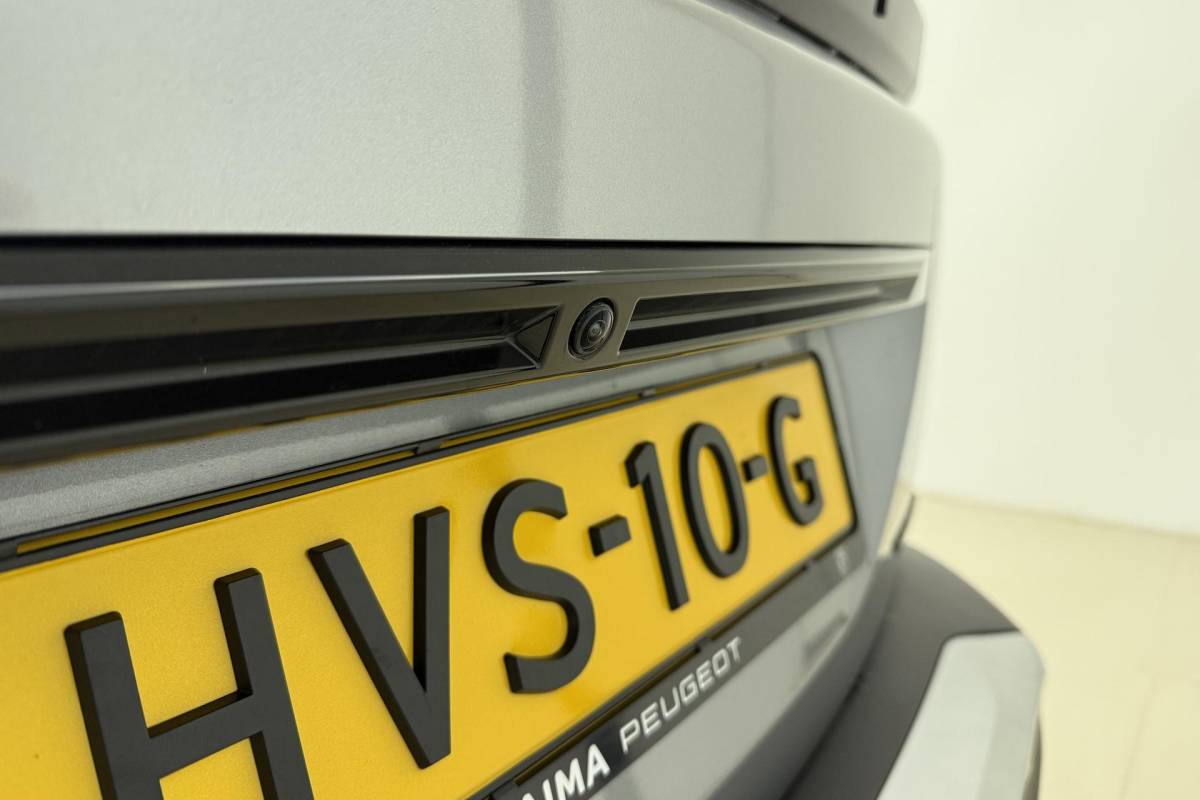 Peugeot 2008 Peugeot 2008 1.2 Hybrid 136 Allure | Achteruitrijcamera | Cruise control | keyless entry | Navigatie | Extra getint |