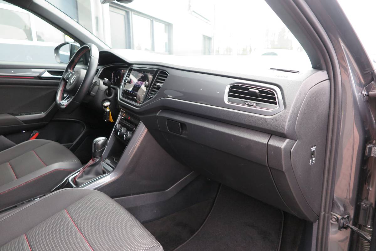 Volkswagen T-Roc Volkswagen T-Roc 1.5 TSI 150pk DSG  Business R-Line Sport Led, Camera , PDC , Virtual cockpit, Navi , Carplay, DAB+ Electr. achterklep