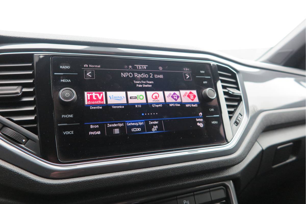 Volkswagen T-Roc Volkswagen T-Roc 1.5 TSI 150pk DSG  Business R-Line Sport Led, Camera , PDC , Virtual cockpit, Navi , Carplay, DAB+ Electr. achterklep