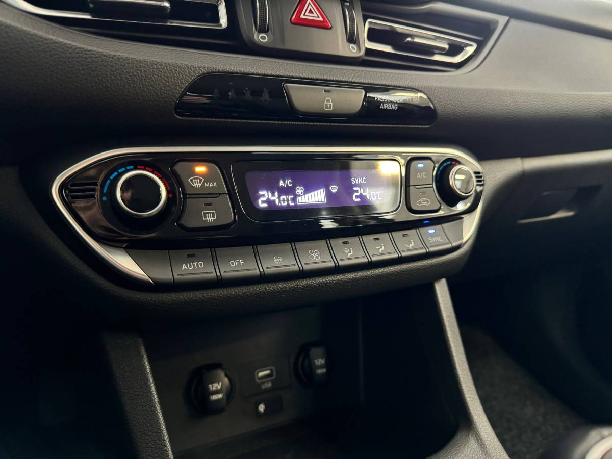 Hyundai i30 Hyundai I30 1.0 T-GDi MHEV Comfort Smart|Led|Camera|Parkeersensoren voor en achter|Carplay|Stoelverwarming|
