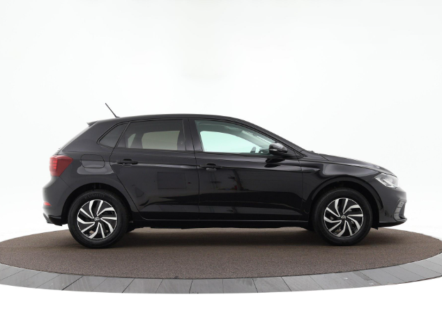 Volkswagen Polo Volkswagen Polo Life Edition 1.0 TSI 95 pK 5 versn. Hand · Achteruitrijcamera · regensensor · Voorraad OUTLET · Prijs is inclusief inruilpremie ·