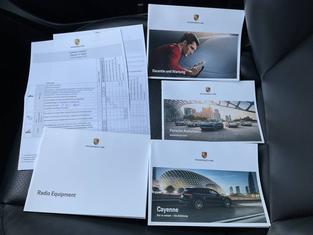 Porsche Cayenne Porsche Cayenne Coupé 3.0 E-Hybrid PHEV 360° Pano SportChrono Luchtvering Bose Carplay Leer Memory UITSTRALING!