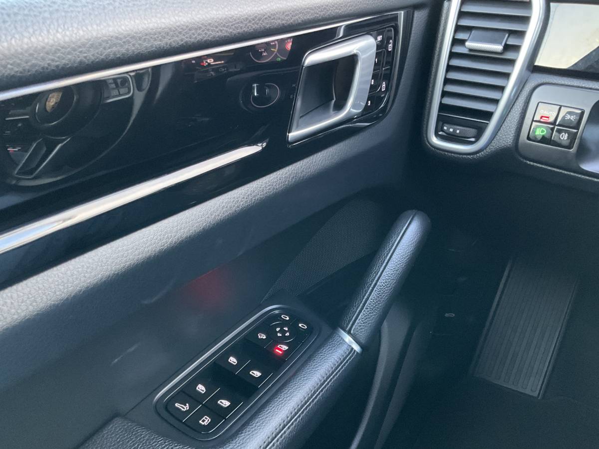 Porsche Cayenne Porsche Cayenne Coupé 3.0 E-Hybrid PHEV 360° Pano SportChrono Luchtvering Bose Carplay Leer Memory UITSTRALING!