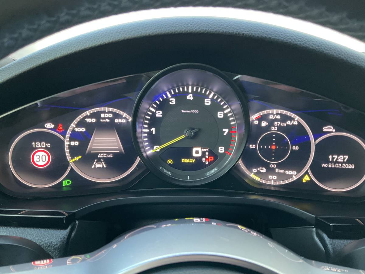 Porsche Cayenne Porsche Cayenne Coupé 3.0 E-Hybrid PHEV 360° Pano SportChrono Luchtvering Bose Carplay Leer Memory UITSTRALING!