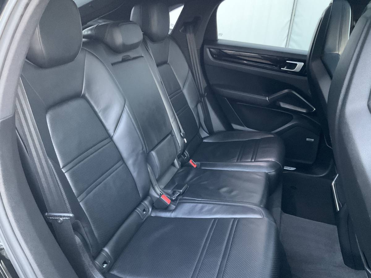 Porsche Cayenne Porsche Cayenne Coupé 3.0 E-Hybrid PHEV 360° Pano SportChrono Luchtvering Bose Carplay Leer Memory UITSTRALING!