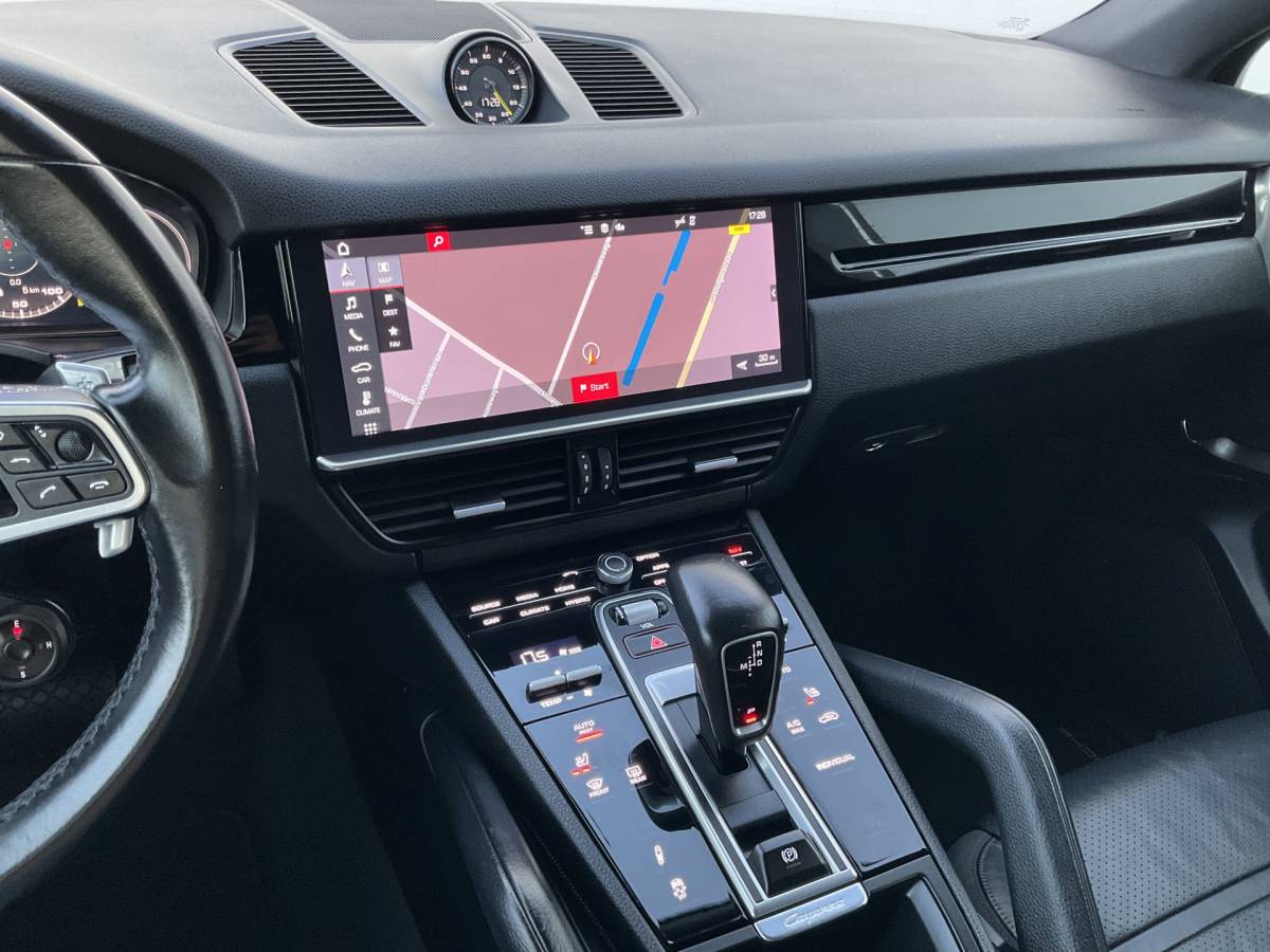 Porsche Cayenne Porsche Cayenne Coupé 3.0 E-Hybrid PHEV 360° Pano SportChrono Luchtvering Bose Carplay Leer Memory UITSTRALING!