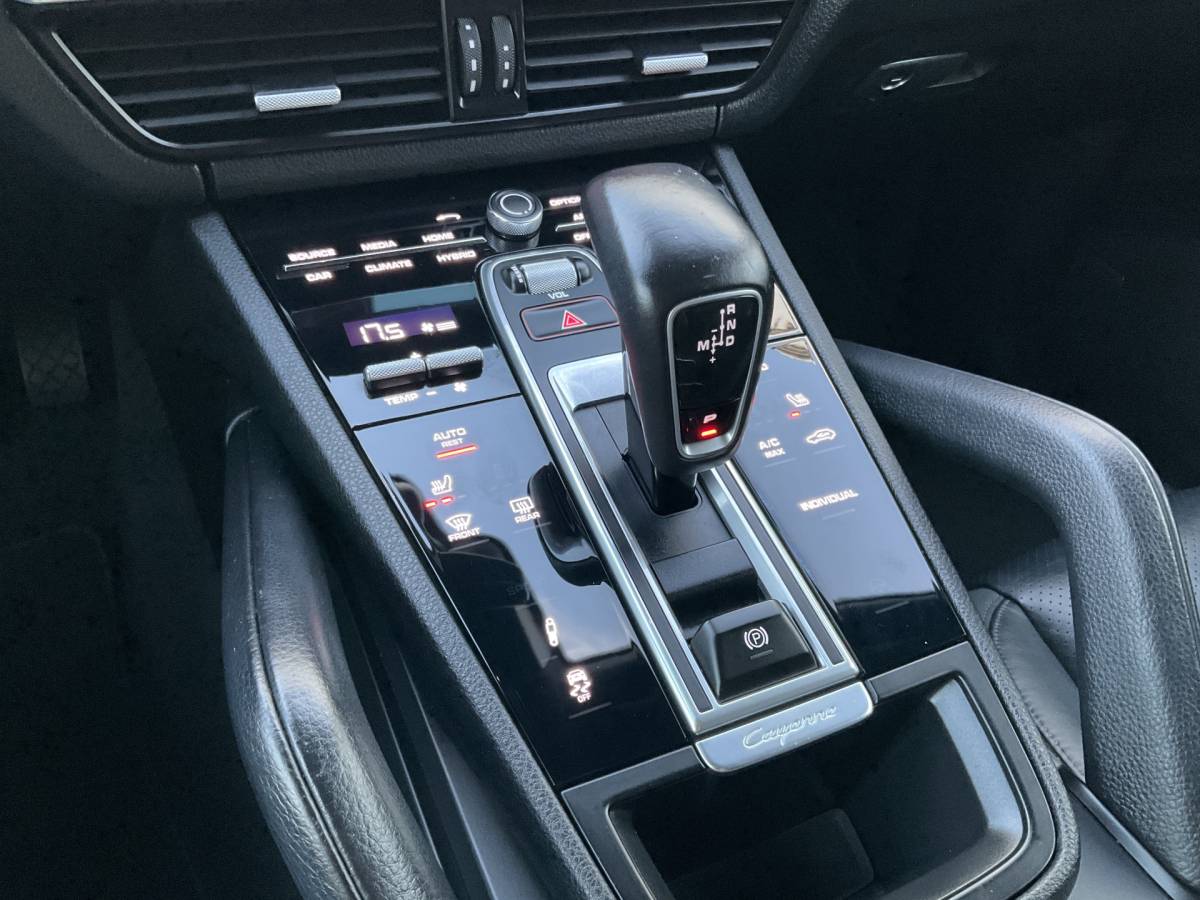Porsche Cayenne Porsche Cayenne Coupé 3.0 E-Hybrid PHEV 360° Pano SportChrono Luchtvering Bose Carplay Leer Memory UITSTRALING!