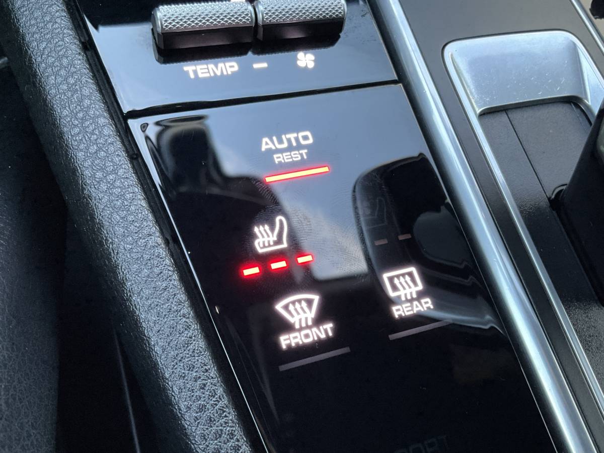 Porsche Cayenne Porsche Cayenne Coupé 3.0 E-Hybrid PHEV 360° Pano SportChrono Luchtvering Bose Carplay Leer Memory UITSTRALING!