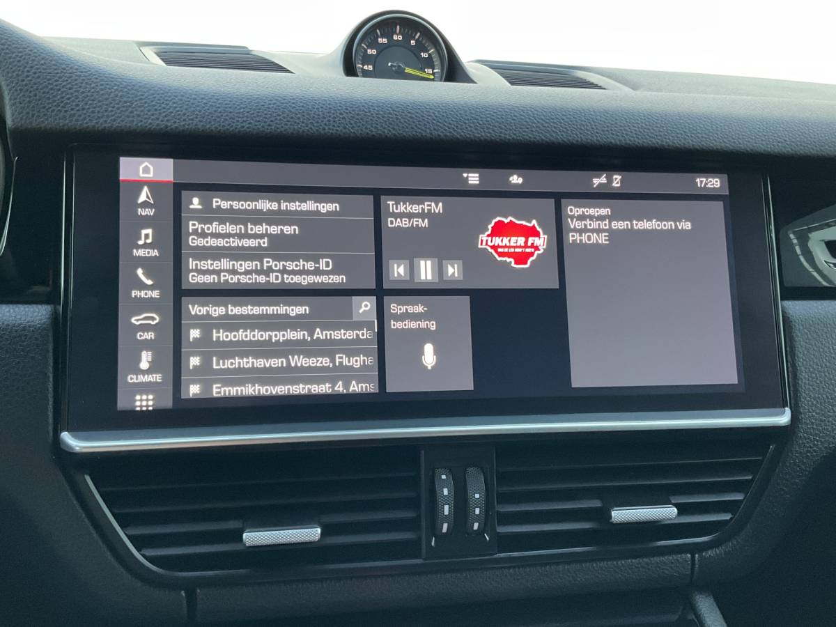 Porsche Cayenne Porsche Cayenne Coupé 3.0 E-Hybrid PHEV 360° Pano SportChrono Luchtvering Bose Carplay Leer Memory UITSTRALING!