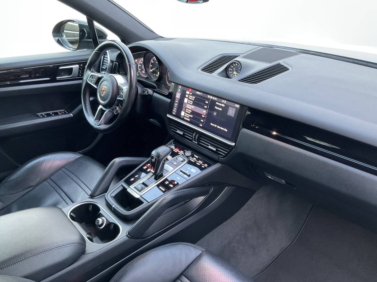 Porsche Cayenne Porsche Cayenne Coupé 3.0 E-Hybrid PHEV 360° Pano SportChrono Luchtvering Bose Carplay Leer Memory UITSTRALING!