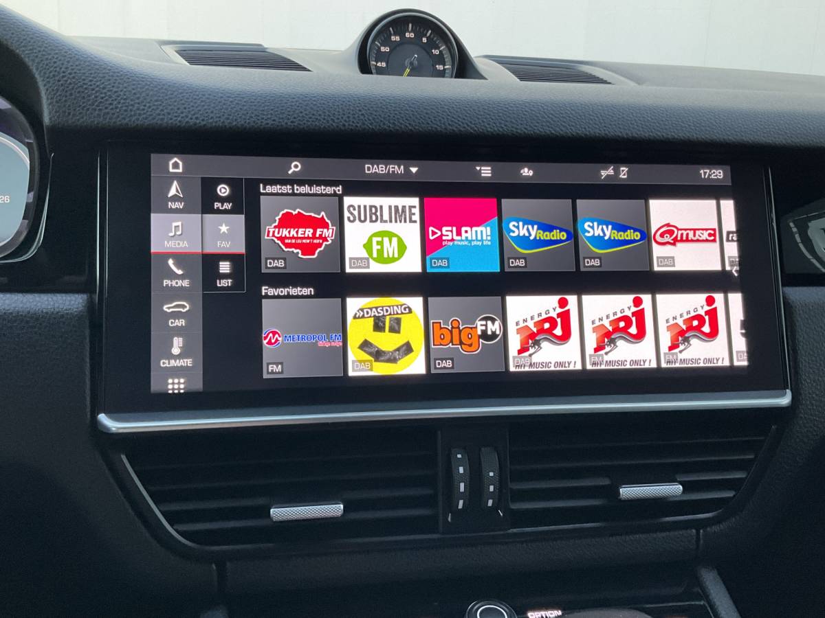 Porsche Cayenne Porsche Cayenne Coupé 3.0 E-Hybrid PHEV 360° Pano SportChrono Luchtvering Bose Carplay Leer Memory UITSTRALING!