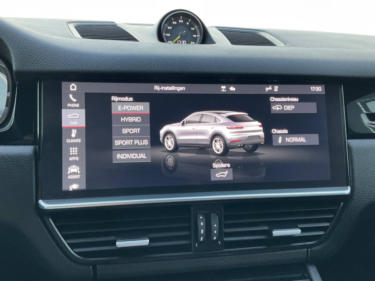 Porsche Cayenne Porsche Cayenne Coupé 3.0 E-Hybrid PHEV 360° Pano SportChrono Luchtvering Bose Carplay Leer Memory UITSTRALING!