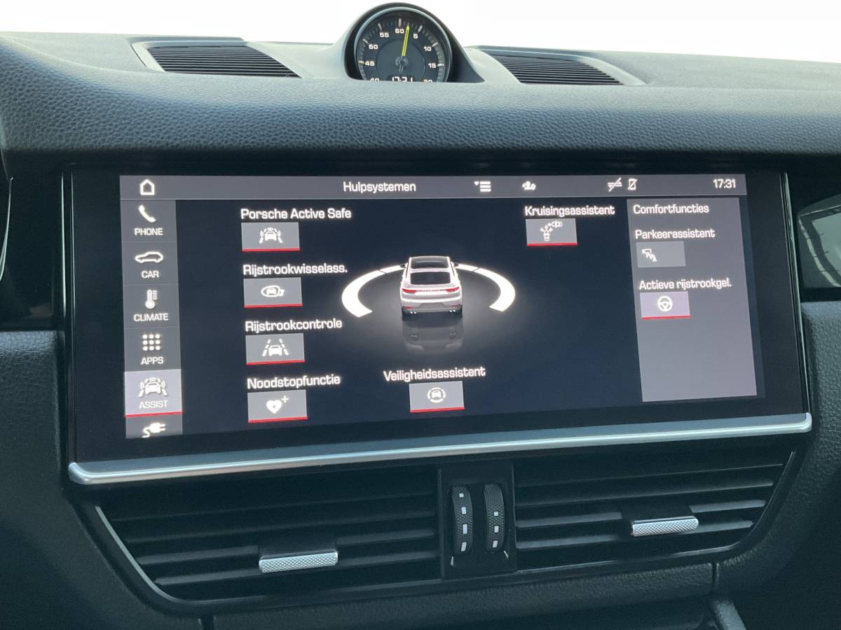 Porsche Cayenne Porsche Cayenne Coupé 3.0 E-Hybrid PHEV 360° Pano SportChrono Luchtvering Bose Carplay Leer Memory UITSTRALING!